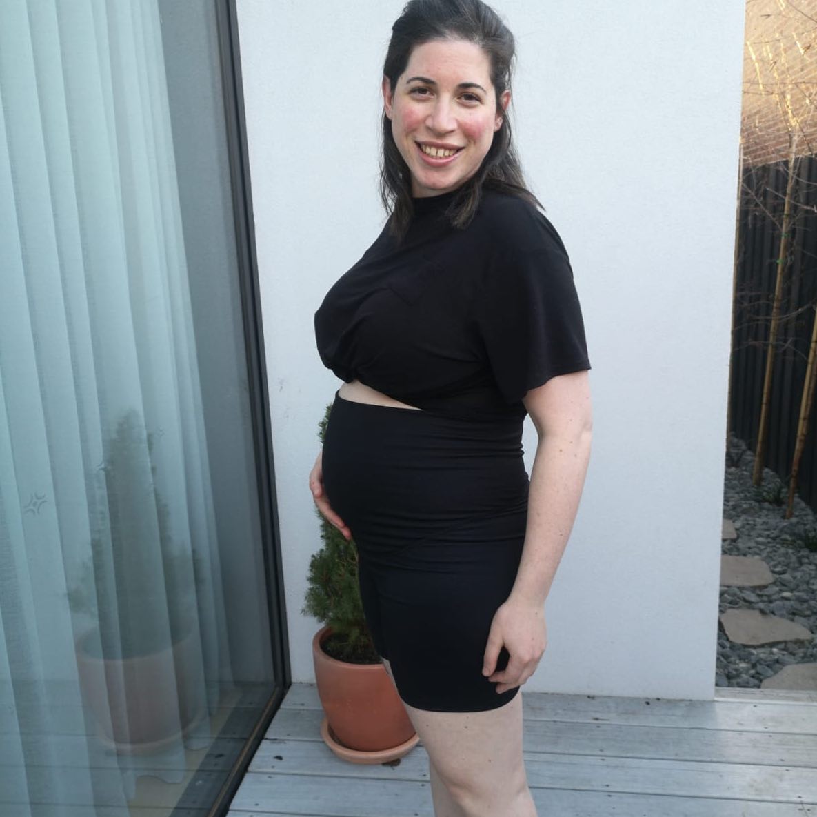 Emama Maternity Bike Shorts + Pockets - Black - content 2
